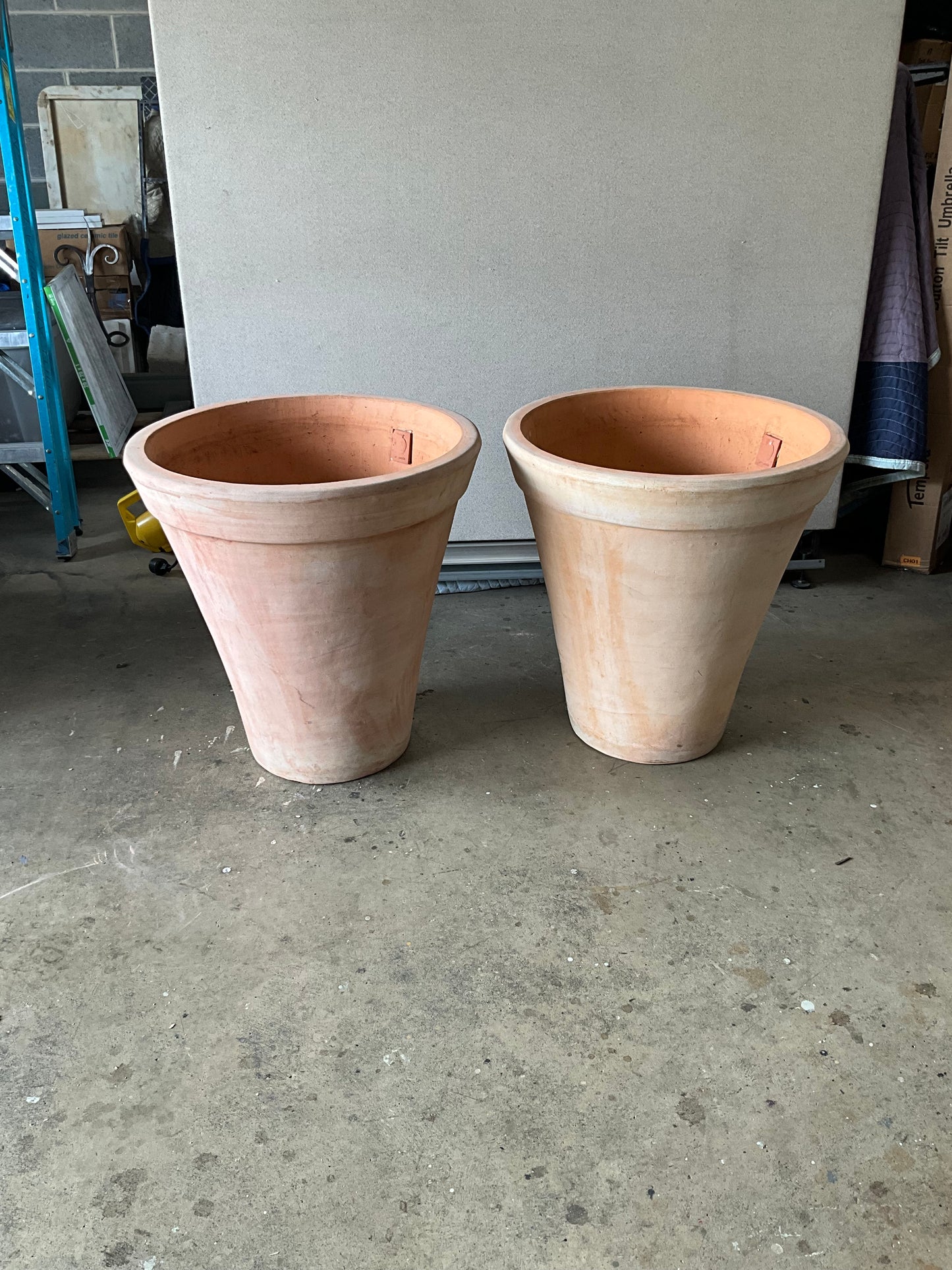 2 Campania Terracotta Pots