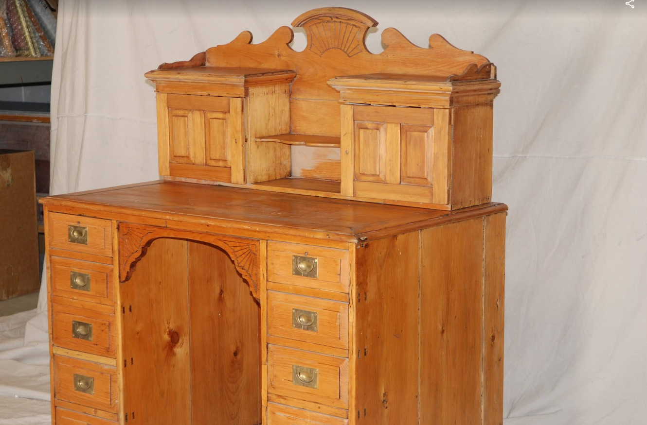 PINE PIEGON HOLE DESK